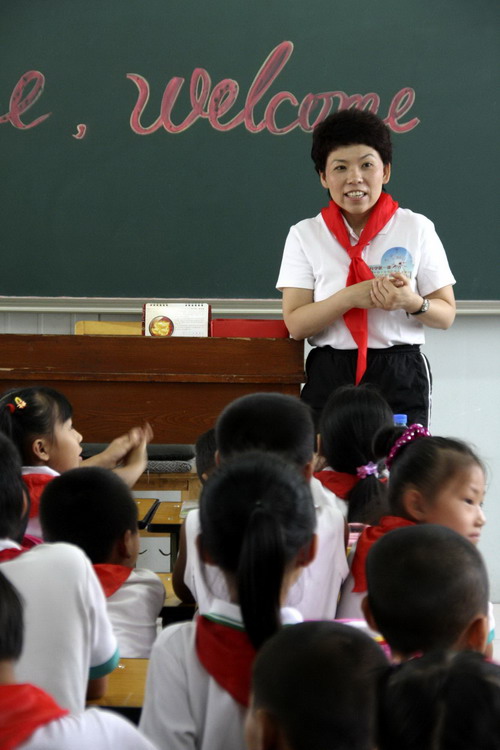 Former champions cheer up 'floating students'