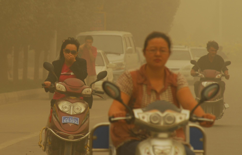 Heavy sandstorm hits China's Xinjiang