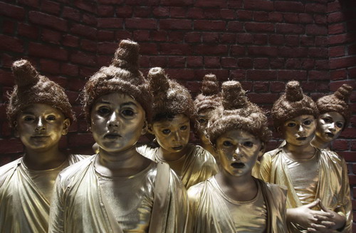 Children dressed in golden Buddha call for world peace