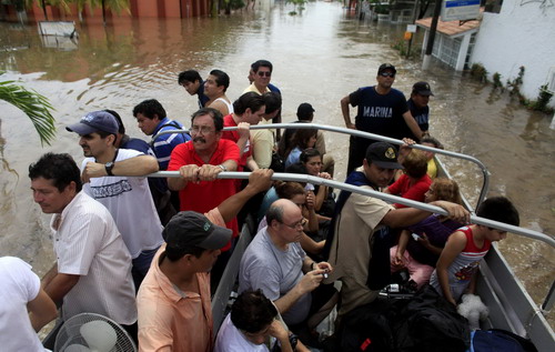 Hurricane Karl hits Mexico,10 dead