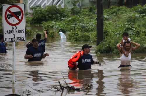 Hurricane Karl hits Mexico,10 dead