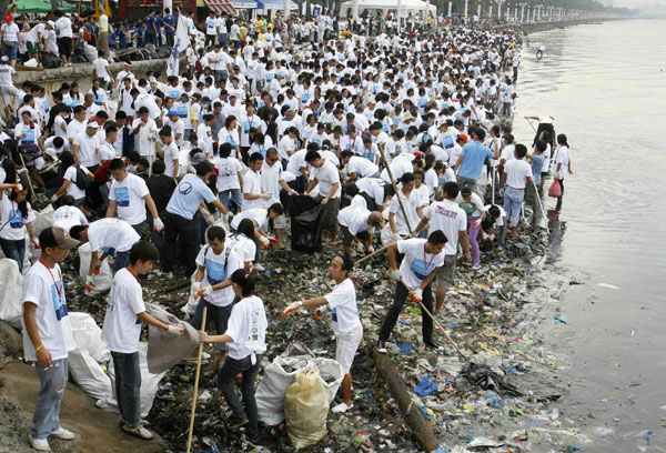 Coastal Clean-up Day in Manilia
