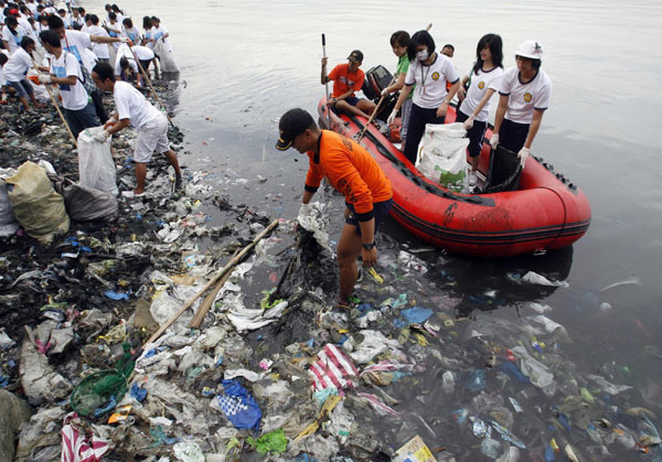 Coastal Clean-up Day in Manilia
