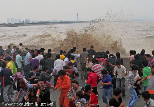 Tidal waves along Qiantang River