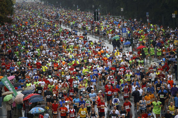 Berlin Marathon starts in pouring rain