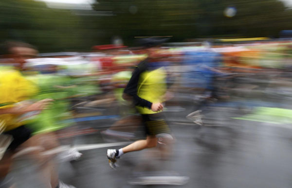 Berlin Marathon starts in pouring rain