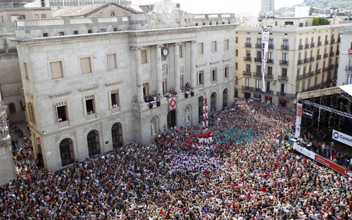 People form human tower to celebrate 'La Merce' in Barcelona