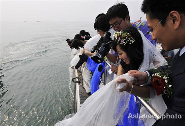 Green group wedding on National Day