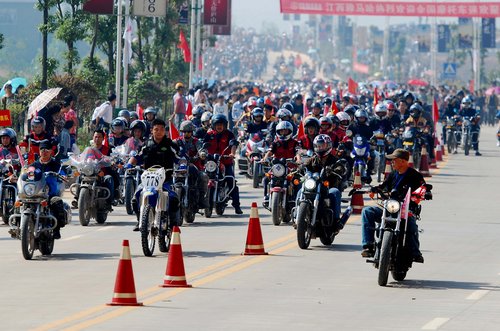 Festival attracts 8,500 fans of motorcycles