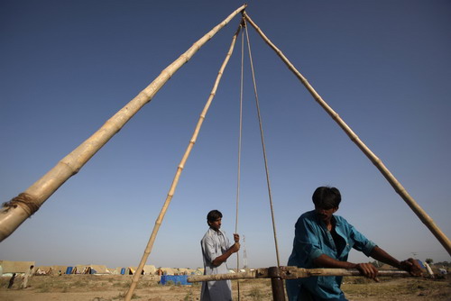 Flood victims struggle to make a living in Pakistan