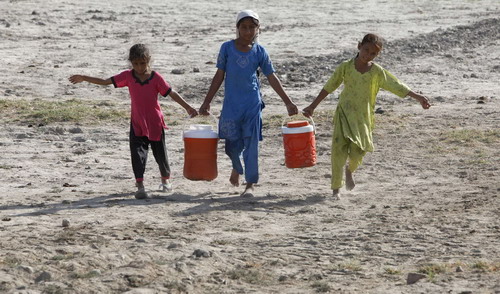 Flood victims struggle to make a living in Pakistan