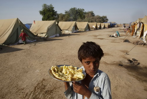 Flood victims struggle to make a living in Pakistan