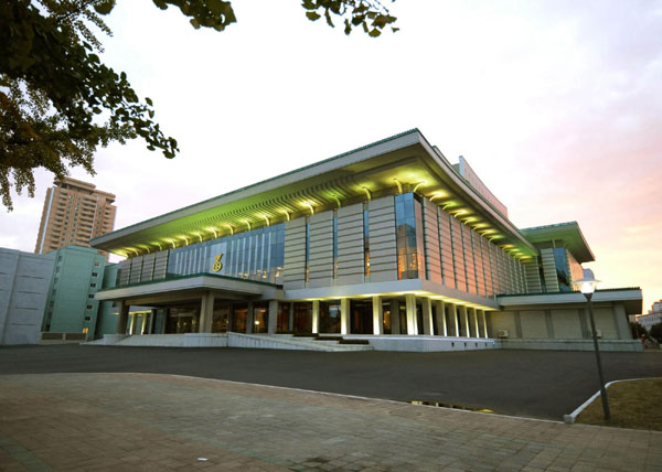 DPRK leader visits newly built State Theatre