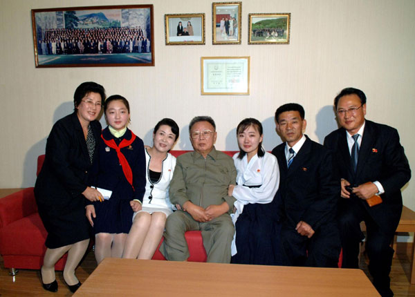 DPRK leader visits newly built State Theatre