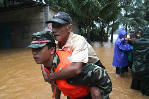 Mass evacuation in flood-hit Hainan
