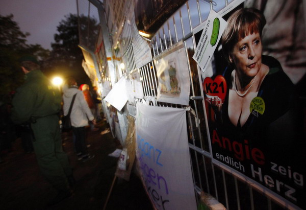 Thousands protest over new Stuttgart rail station