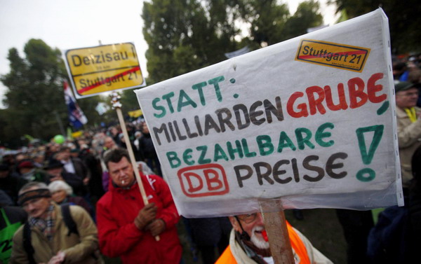 Thousands protest over new Stuttgart rail station