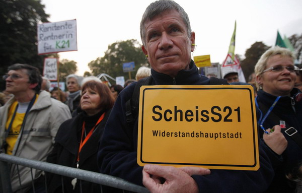 Thousands protest over new Stuttgart rail station