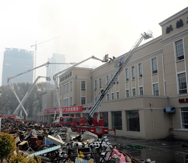 Fire engulfs restaurant in NE China