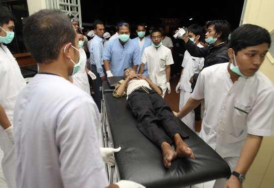 Rescue underway as Indonesian volcano erupts