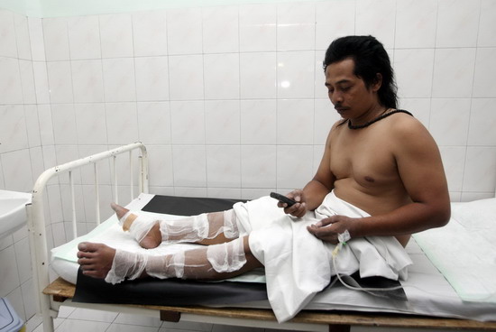 Rescue underway as Indonesian volcano erupts