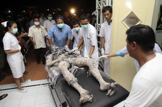 Rescue underway as Indonesian volcano erupts