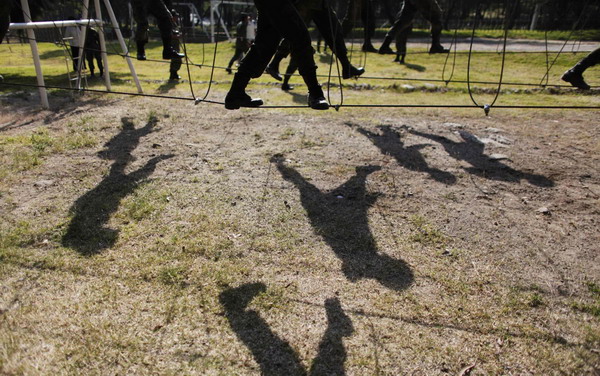 Mexican female soldiers train for drug crackdown