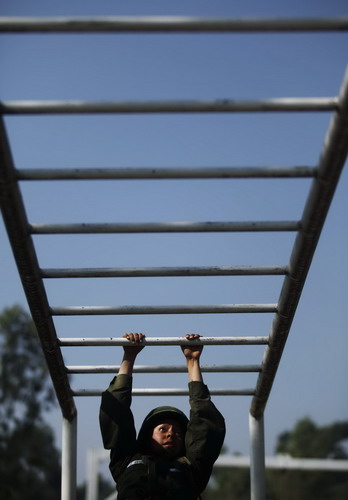 Mexican female soldiers train for drug crackdown