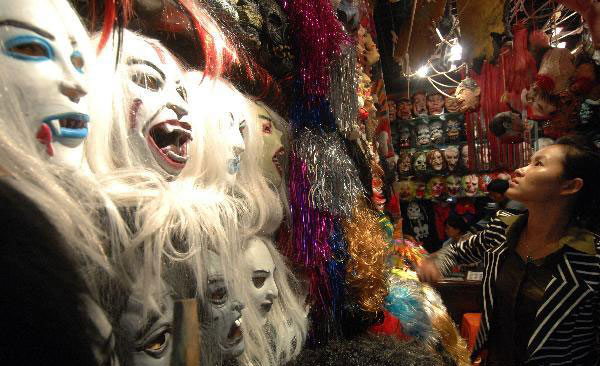 Halloween masks hot in market