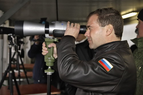 Medvedev gets some sniper practice
