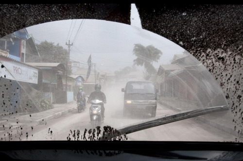 Indonesians choke up as volcano erupts again