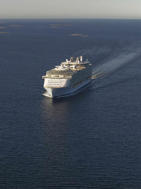 Billion-dollar cruise ship is world's largest