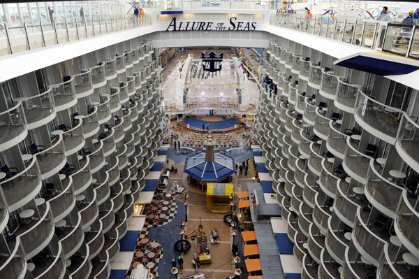 Billion-dollar cruise ship is world's largest
