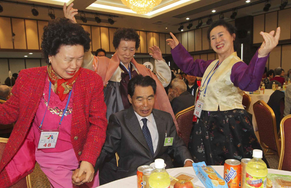 DPRK, ROK hold family reunions