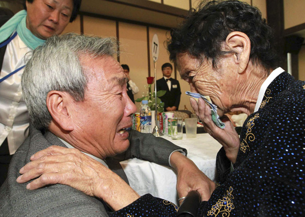 DPRK, ROK hold family reunions