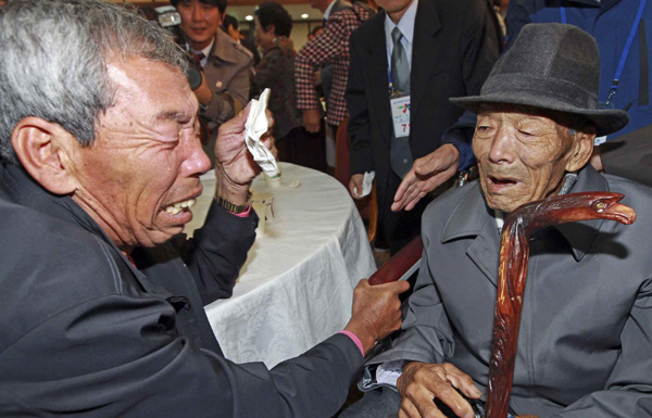 DPRK, ROK hold family reunions