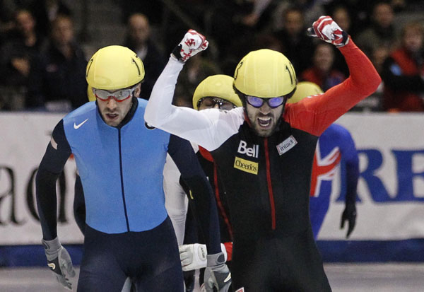 Speed skating competes in Canada