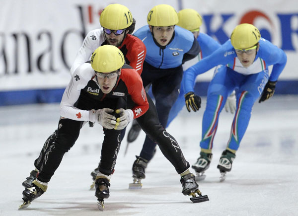 Speed skating competes in Canada