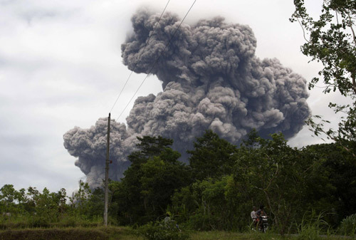 Indonesia's Mount Merapi erupts again