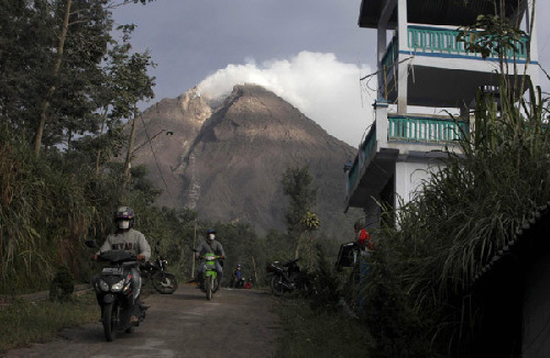Indonesia's Mount Merapi erupts again