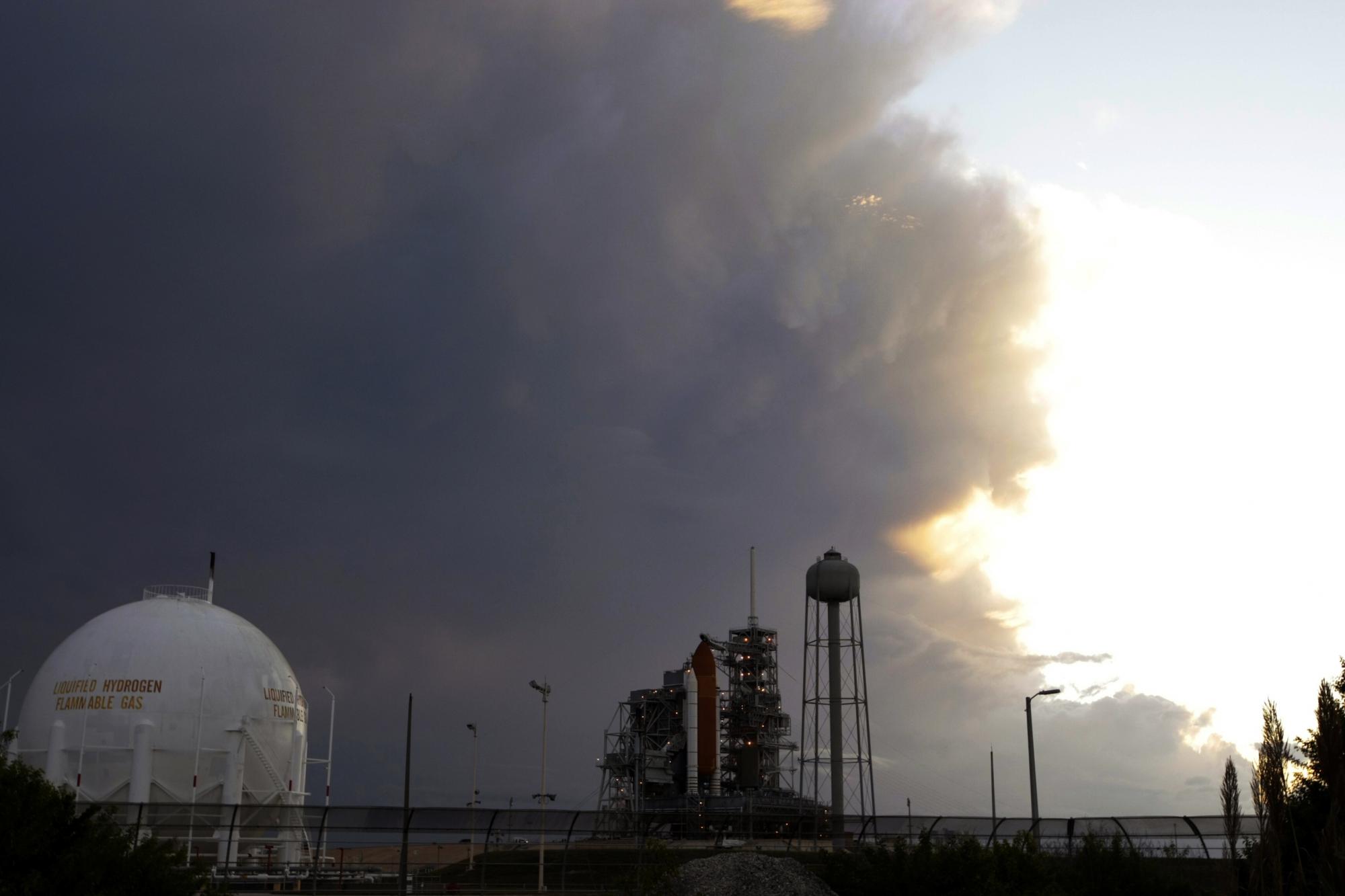 Space Shuttle Discovery waits for final voyage