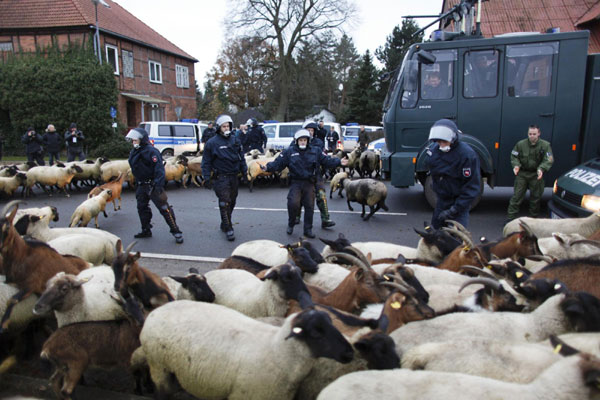 Protesters block nuclear waste to German