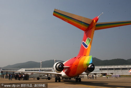 China-made passenger jet debuts at air show