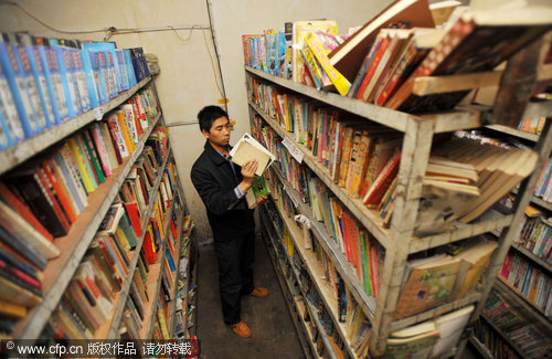 Bookstore for migrant workers thrives in Urumqi