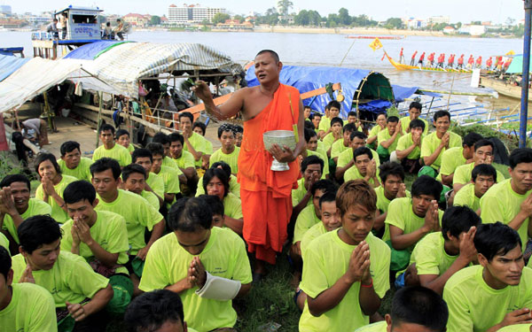 Water Festival kicks off in Cambodia