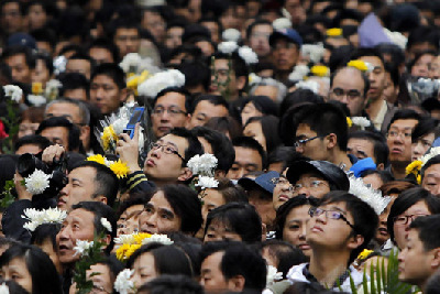 Thousands mourn fire victims in Shanghai