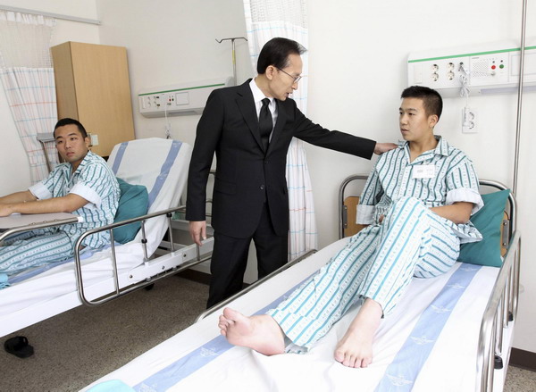 ROK president visits injuried marines