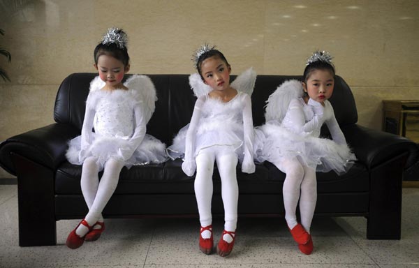 Ballet dancers wait for show