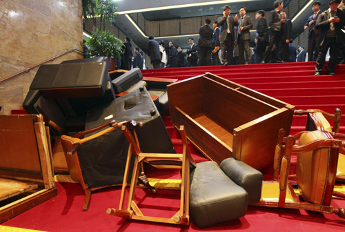 S Korean lawmakers scuffle at parliamentary meeting