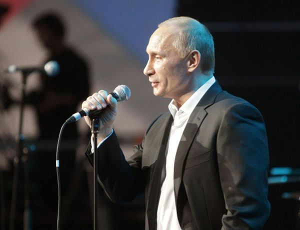 Putin sings, plays piano at charity concert